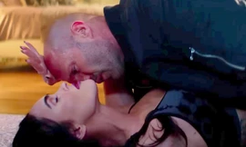 Mỹ nữ nóng bỏng nhất Hollywood cũng không cứu nổi 'Biệt đội đánh thuê'