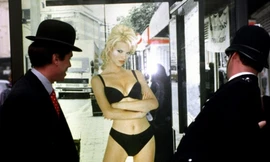 Quảng cáo nội y gây chấn động thế giới 