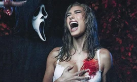 Ảnh nội y của vợ Justin Bieber trong dịp Halloween gây bão mạng