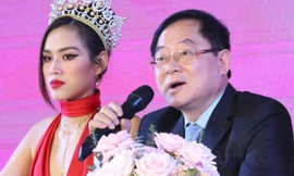 Cách chọn hoa hậu xứng đáng 