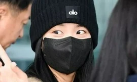 Jisoo trùm kín mặt sau tin rời BlackPink