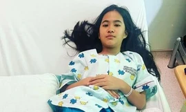 Diễn viên 12 tuổi liệt nửa người vì trò đùa giật ghế ngồi trên phim trường