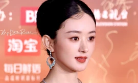 Triệu Lệ Dĩnh vui vẻ chào tình địch