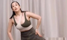 Trò lố của nữ diễn viên gốc Việt 