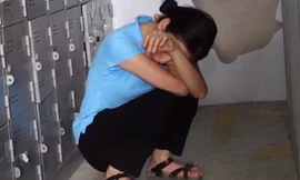 Nữ diễn viên Trần Vân kiệt sức sau cảnh quay đánh ghen ở ‘Làng trong phố’