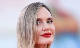 Angelina Jolie - đen tình, đỏ nghiệp