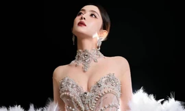 Diện đầm xuyên thấu của thương hiệu Việt Nam, Cổ Lực Na Trát hút 8 triệu lượt xem