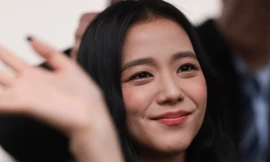 Hành động bất ngờ của Jisoo (BlackPink) khi gặp Vua Charles