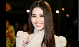 Thấy gì từ việc áo dài và album bolero xuất hiện ở Quảng trường Thời đại Mỹ?