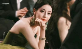 Địch Lệ Nhiệt Ba bị chê giả tạo