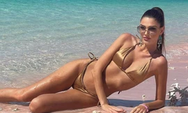 Hoa hậu đẹp nhất thế giới mặc hở bạo suốt nhiệm kỳ