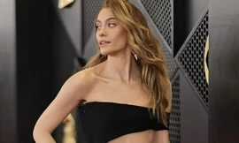 Miley Cyrus diện váy lưới như khỏa thân trên thảm đỏ Grammy