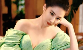 Thư Kỳ tuổi 50 đè bẹp nhan sắc thần tiên tỷ tỷ Lưu Diệc Phi