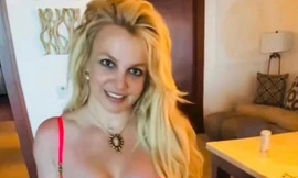 Britney Spears nguyền rủa mẹ ruột sau lời xin lỗi