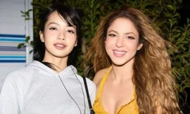 Lisa (BlackPink) kém sắc, sao nữ gốc Việt diện váy lưới ở Coachella