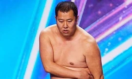 Diễn viên hài tạo dáng khỏa thân khiến cả trường quay phát cuồng