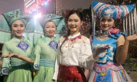 Chàng trai, cô gái người Choang hát múa ở xứ Lạng