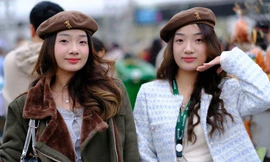 Chuyện bà mẹ đi đu anh trai cùng con gái