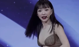 Madame Vịt là ca sĩ Khánh Linh, nhưng bị loại khỏi Ca sĩ mặt nạ