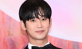 Kim Soo Hyun sụp đổ