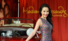 Xuân Thảo diện váy sặc sỡ giữa Hollywood