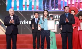Vinh quang Việt Nam xướng tên 11 cá nhân, 5 tập thể xuất sắc 