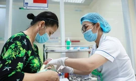 Tăng phụ cấp ưu đãi đối với viên chức y tế dự phòng, y tế cơ sở