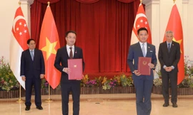 Ký kết biên bản ghi nhớ về hợp tác thanh niên Việt Nam - Singapore