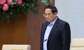 Thủ tướng và các đại biểu dành phút mặc niệm tưởng nhớ các nạn nhân trong vụ cháy ở Hà Nội