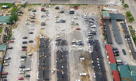 Tận thấy bãi xe lậu 'khủng' bủa vây khu Tây Nam Linh Đàm