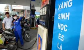 Giá xăng, dầu bán lẻ trong nước đồng loạt tăng giá.