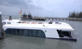 Mục kích trục vớt tàu cao tốc triệu USD bị nạn trên biển Cần Giờ