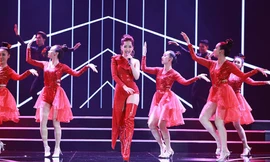 'Đóa hoa hồng' Chi Pu với vũ điệu đẹp mắt tại đêm Chung khảo HHVN 