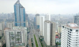 Trục đường Lê Văn Lương - Tố Hữu với các tòa nhà cao tầng dày đặc. Ảnh: Phạm Hùng.