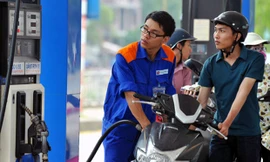 Giá xăng dầu được giữ nguyên tại kỳ điều chỉnh hôm nay. Ảnh minh họa: Internet.