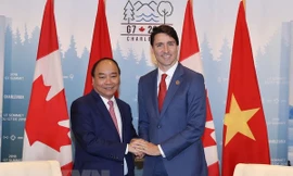 Thủ tướng Nguyễn Xuân Phúc và Thủ tướng Canada Justin Trudeau. Ảnh: Thống Nhất/TTXVN.