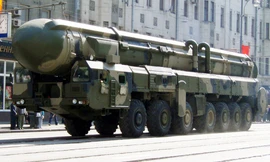 Xe chở kiêm bệ phóng đạn của tổ hợp Topol. Ảnh: Wikipedia.