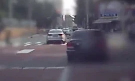 Bản tin 20H: Nữ đại gia đi xế hộp rải 300 triệu khắp phố