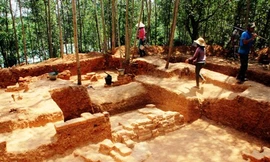 Khai quật phế tích tháp Chăm 1.000 năm ở Bình Định