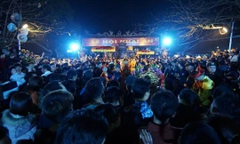 Choáng váng số lượng ấn được phát ra ngày đầu khai ấn đền Trần