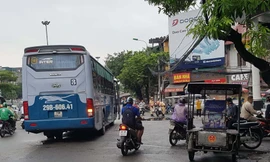 'Xe vua' lộng hành: Cơ quan chức năng Hà Nội bất lực?