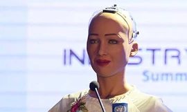 Robot Sophia chọn đội nào vô địch World Cup 2018?