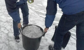 Lạ lùng hiện tượng tuyết đen như than