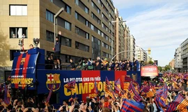 Đêm qua, Barcelona đã giành chiến thắng 4-2 trên sân của Deportivo La Coruna ở vòng 35 La Liga để lên ngôi vô địch theo cách hoành tráng hơn. 