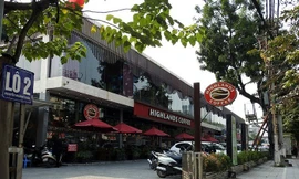 Mặc dù đất mương Nghĩa Đô thuộc đất công cộng, nhưng thành phố Hà Nội lại Cấp giấy chứng nhận quyền sử dụng đất tới 50 năm, còn Sở Xây dựng thì cấp phép xây dựng, Sở Kế hoạch và Đầu tư cấp phép kinh doanh.