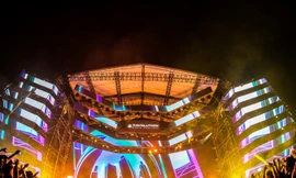 Sân khấu hoành tráng và được đầu tư kỹ lưỡng mang đến những trải nghiệm tuyệt vời nhất cho khán giả.