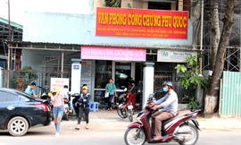 Tại các văn phòng công chứng, số lượng người đến giao dịch giảm mạnh so với tuần trước. Ảnh: Phúc Hưng.