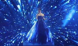 Lặng nghe Hoa hậu Nguyễn Thị Huyền hát 'Million Years Ago' 