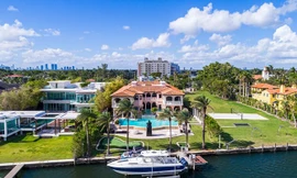 Choáng với biệt thự 'khổng lồ' có tiện nghi không kém khu thương mại