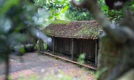 Căn nhà 3 gian rộng chưa đầy 1m2, được lợp bằng 11.000 viên ngói